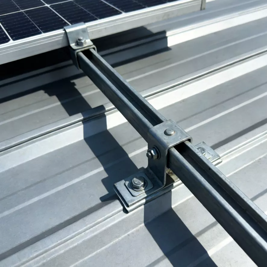 METAL ÇATI SOLAR MONTAJI Neden Uzun Vadeli Güneş Enerjisi Projeleri için En İyi Yatırımdır?